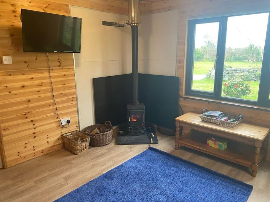 Idyllic Cornish Retreat At Puffin Lodge Helston Exterior foto