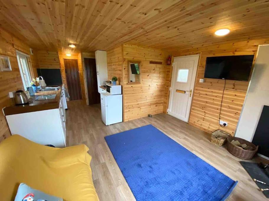 Idyllic Cornish Retreat At Puffin Lodge Helston Exterior foto